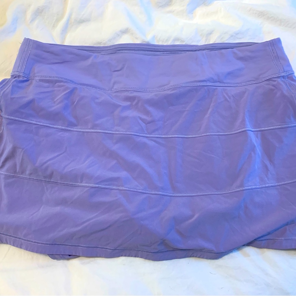 🍋 Lululemon Pace Rival Skirt| Size 14
Great pre-owned condition smoke-free home!